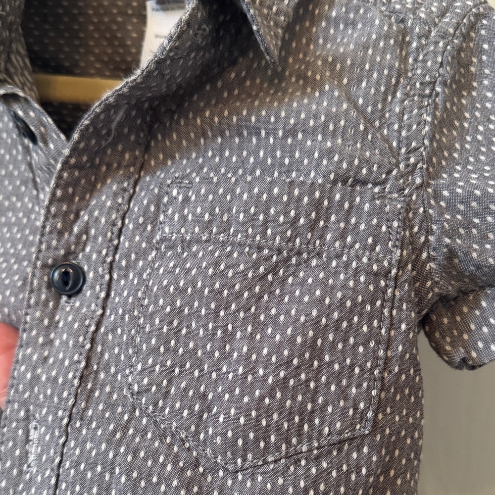 Tea Collection Charcoal Short-Sleeve Button-Down Shirt with Tiny Diamond Print - Picture 7 of 8